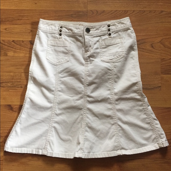 Cream Flared Knee-Length Skirt (5/6) - Picture 2 of 3